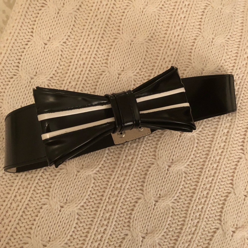 White House Black Market bow belt